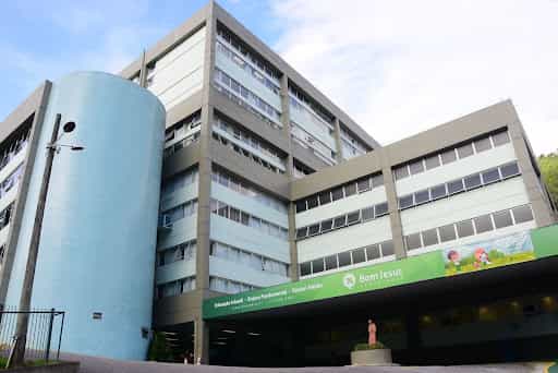 Fachada da unidade Colégio Bom Jesus Canarinhos