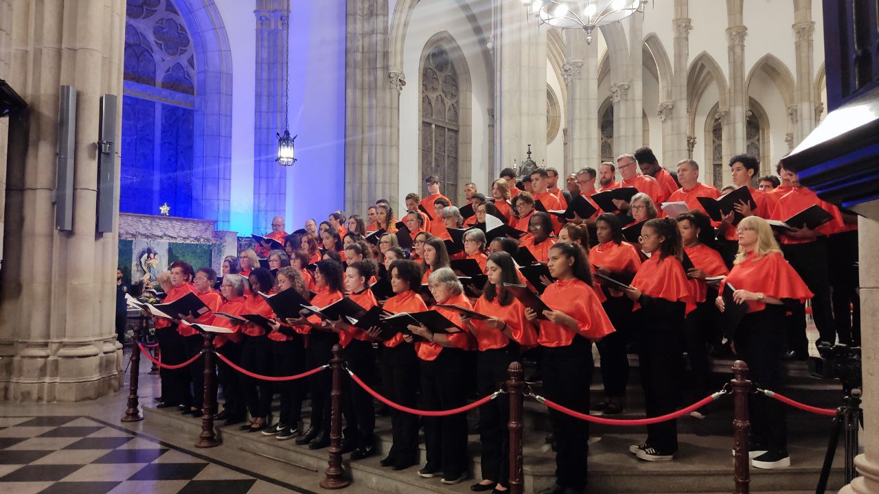 Coral Integração, com mais de 100 vozes, se apresenta na Catedral São Pedro de Alcântara