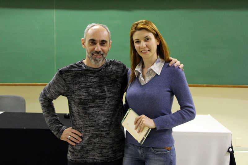 O escritor João Anzanello Carrascoza com a professora do Bom Jesus Cleuza Cecato.
